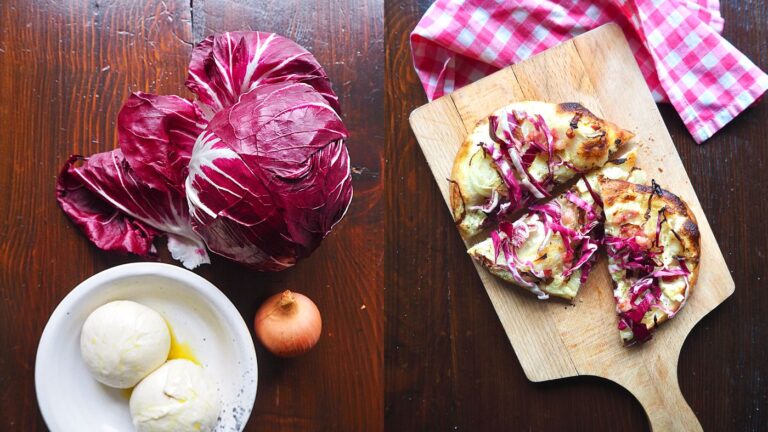 Radicchio, Zwiebel und Mozzarella neben Pizza auf Brett